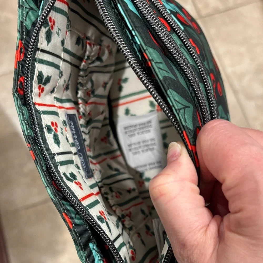 Lug Crossbody - Picture 3 of 7